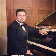 Me llamo Arturo Arakelyan,e imparto clases particulares de canto y soy barítono lírico profesional